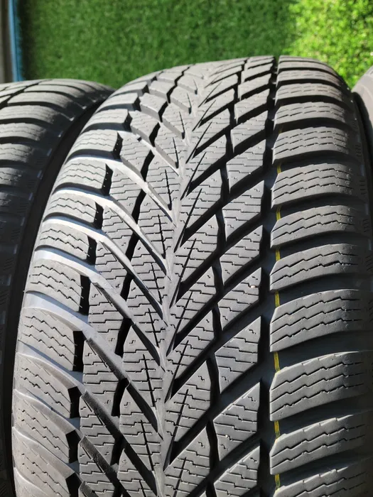 225/50 R17 Nokian SnowProof 2