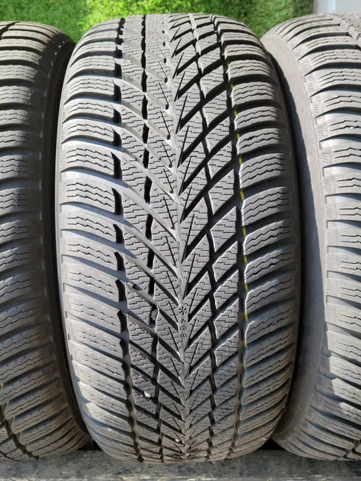 225/50 R17 Nokian SnowProof 2