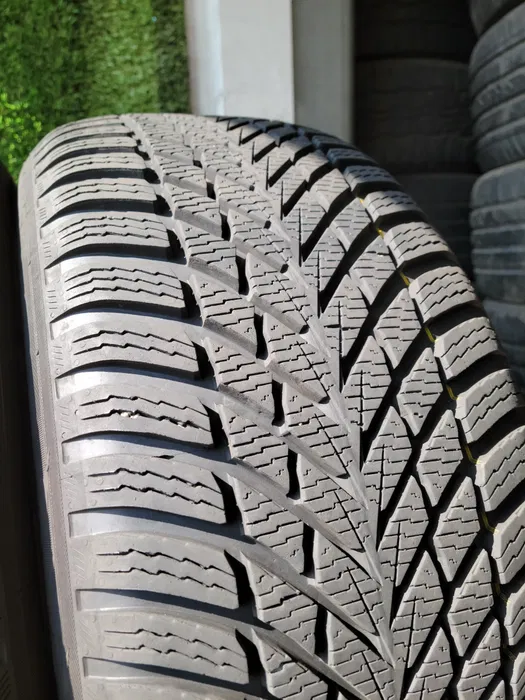 225/50 R17 Nokian SnowProof 2